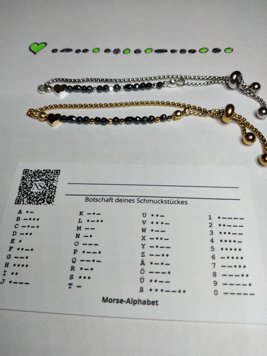 In diesem Video zeige ich dir, wie man die geheimen Botschaften im KodikoGramma-Schmuck mit Hilfe des Morsealphabets liest.