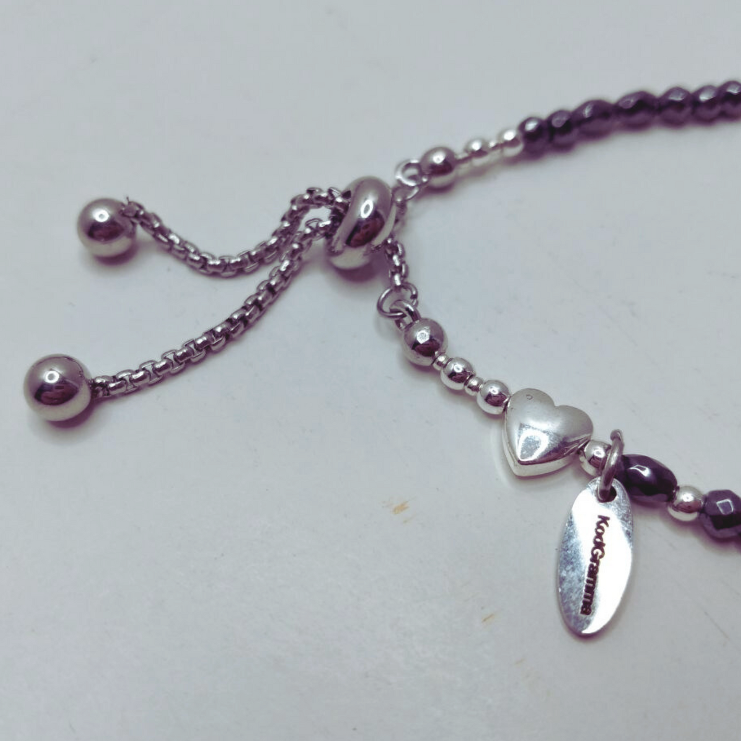 Entdecke das handgemachte Armband „Träume groß“ mit Morsecode. Verstellbarer Edelstahlverschluss, Geschenkbox, motivierende Botschaft.
