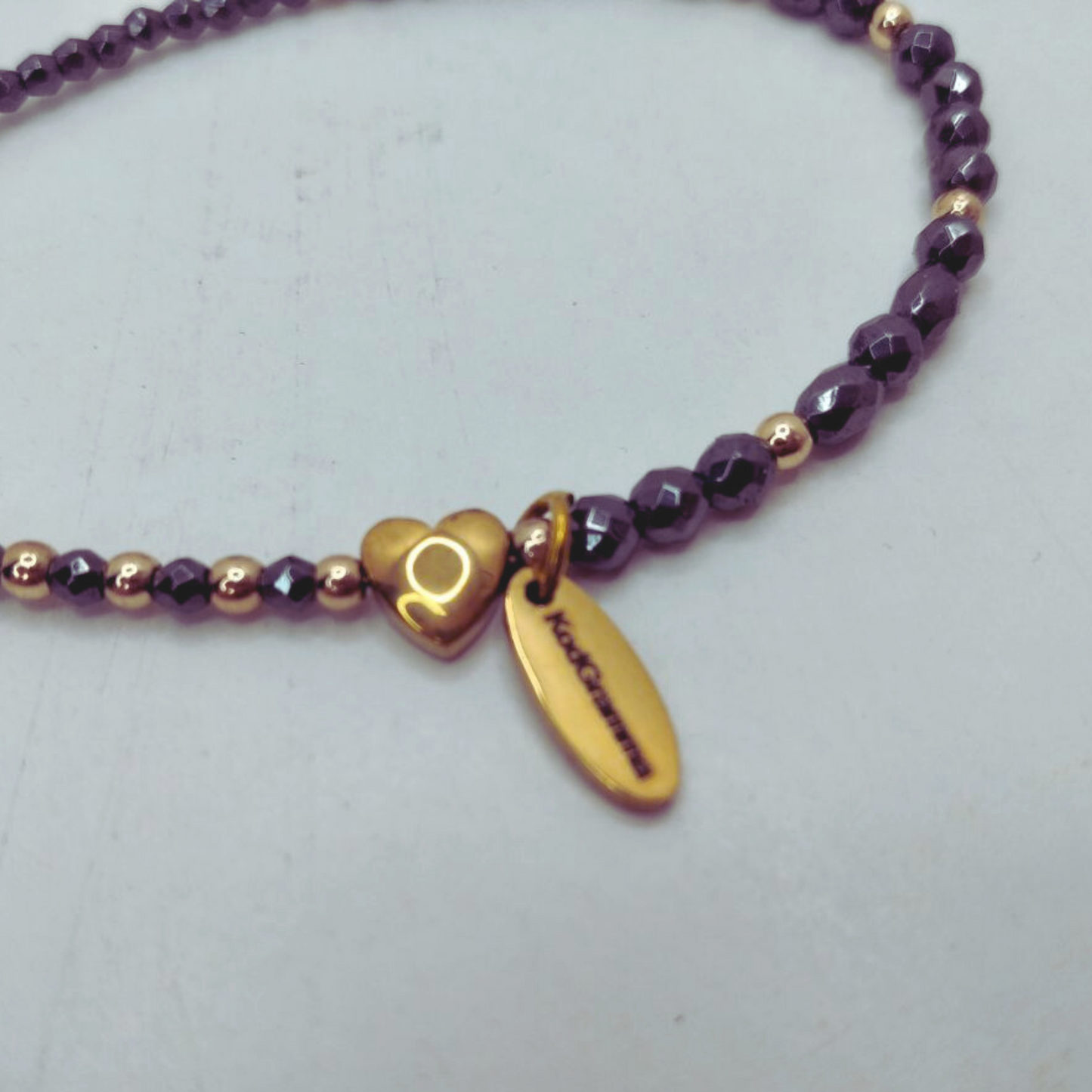 Ein Morsecode-Armband mit dem Wort „Schatz“. Verstellbarer Edelstahlverschluss, Geschenkverpackung. Handgemacht & einzigartig.