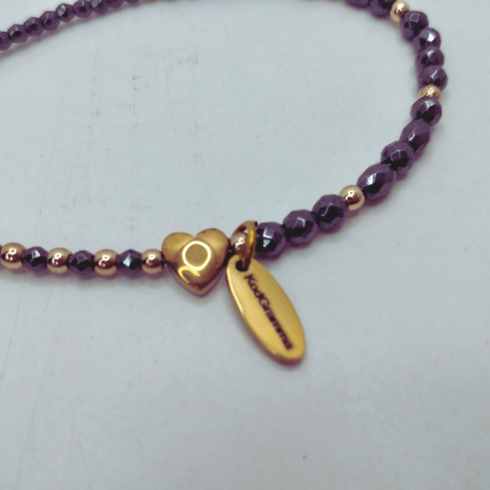 Ein Morsecode-Armband mit dem Wort „Schatz“. Verstellbarer Edelstahlverschluss, Geschenkverpackung. Handgemacht & einzigartig.