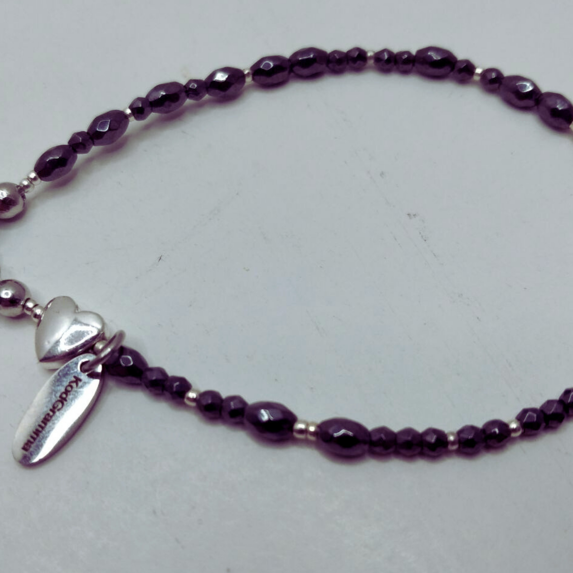 Handgemachtes Armband mit Morsecode „Du bist mein Glück“. Edelstahlverschluss, Geschenkverpackung, geheimnisvolle Botschaft. Kodikogramm Schmuck entdecken!