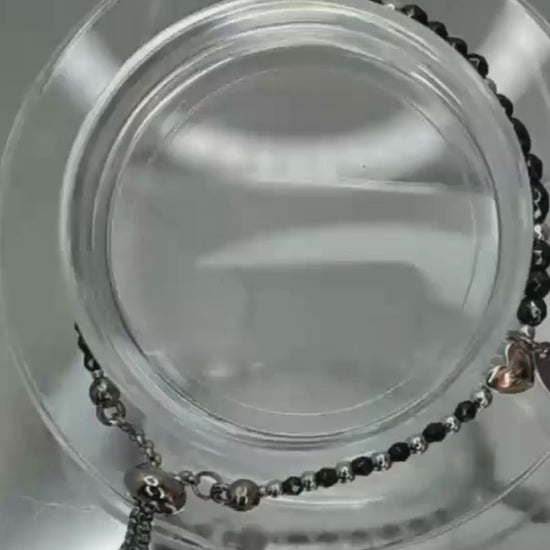 Ein Morsecode-Armband mit dem Wort „Schatz“. Verstellbarer Edelstahlverschluss, Geschenkverpackung. Handgemacht & einzigartig.